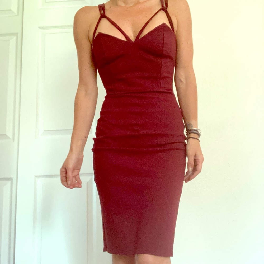 Maroon cocktail strapped dress